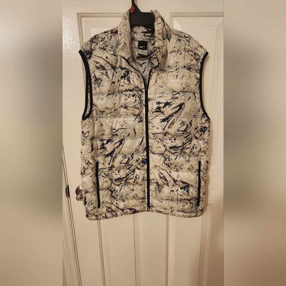 NIKE Womens Black and White Graphic Vest. - Picture 3 of 9